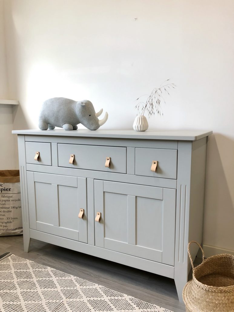 VERKOCHT! Ruime vintage commode XL in Mouse Grey met naturel handgrepen