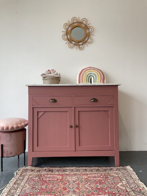 Leuke vintage commode met een marmeren blad in Hartig